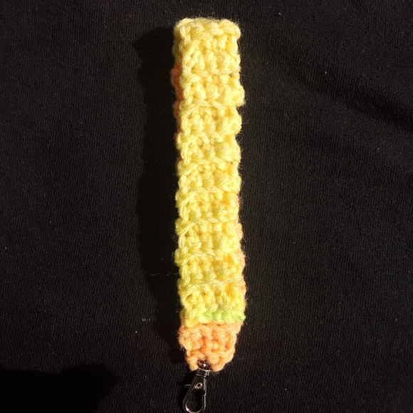 Handmade crocheted keys wristlet - Picture 2 of 5